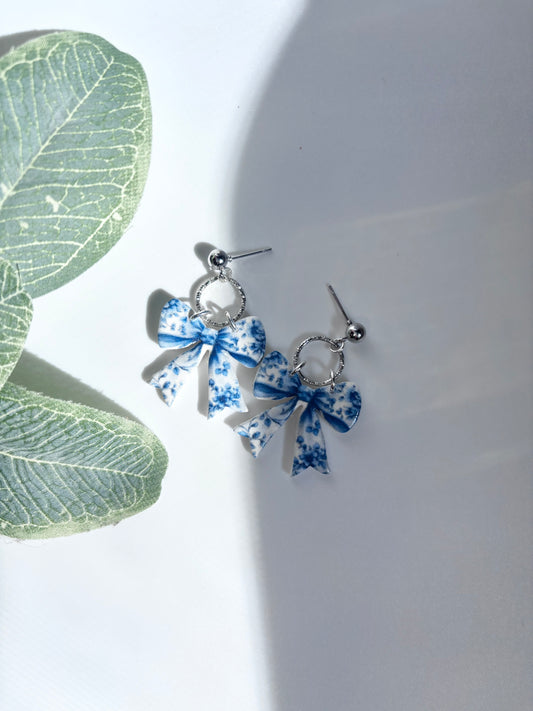 vintage blue patterned bow